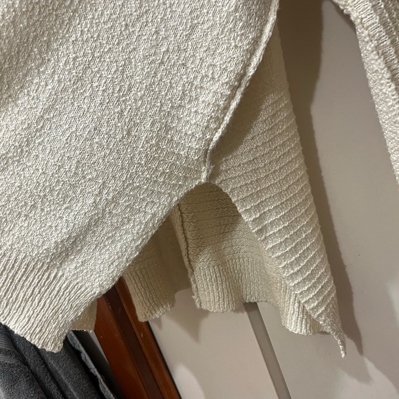 Off white sweater - Picture 3 of 3